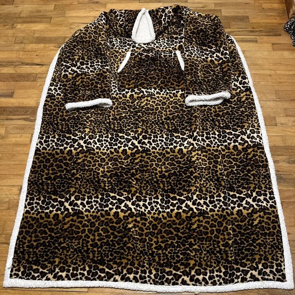 Touchat Other - Touchat Wearable Blanket Adult Women Men Animal Print Floor Length Winter Cozy